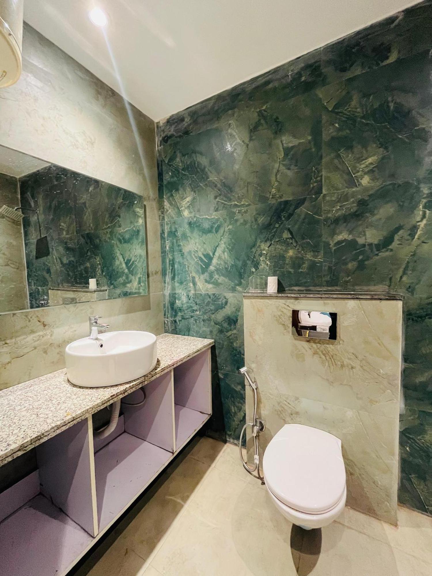 24 Malviya Nagar Couette-café 3*