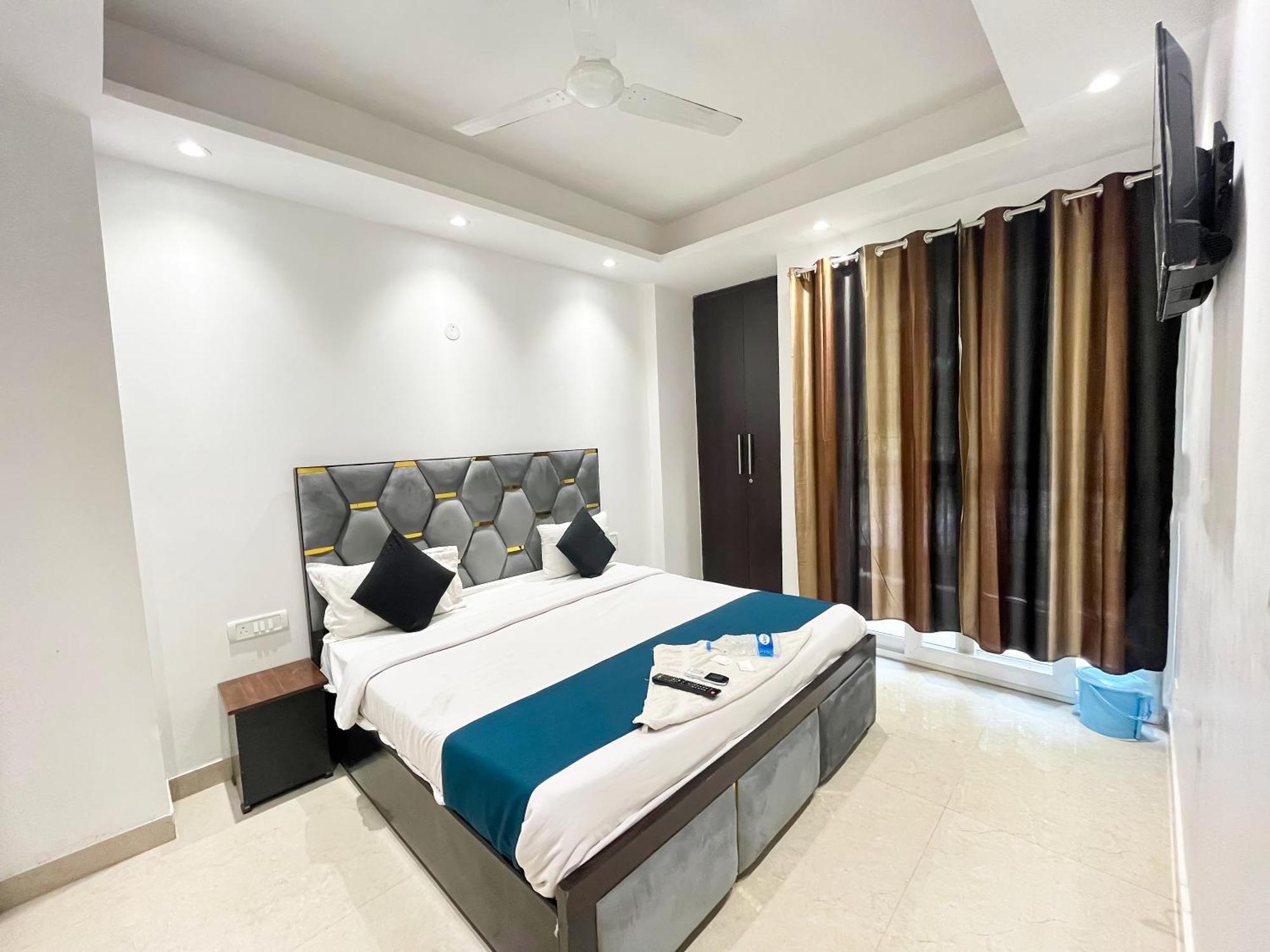 24 Malviya Nagar 3*