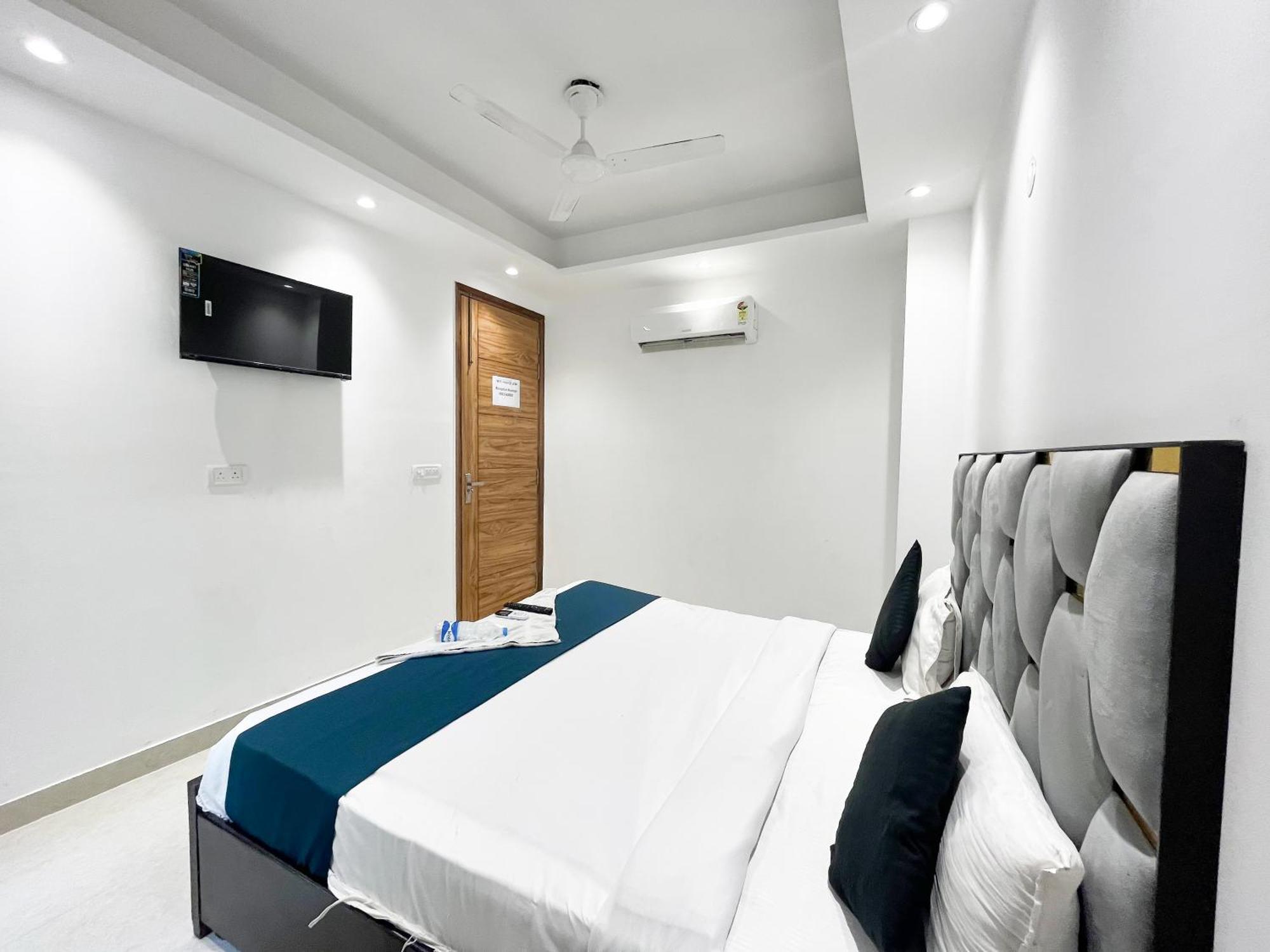 24 Malviya Nagar Bed & Breakfast