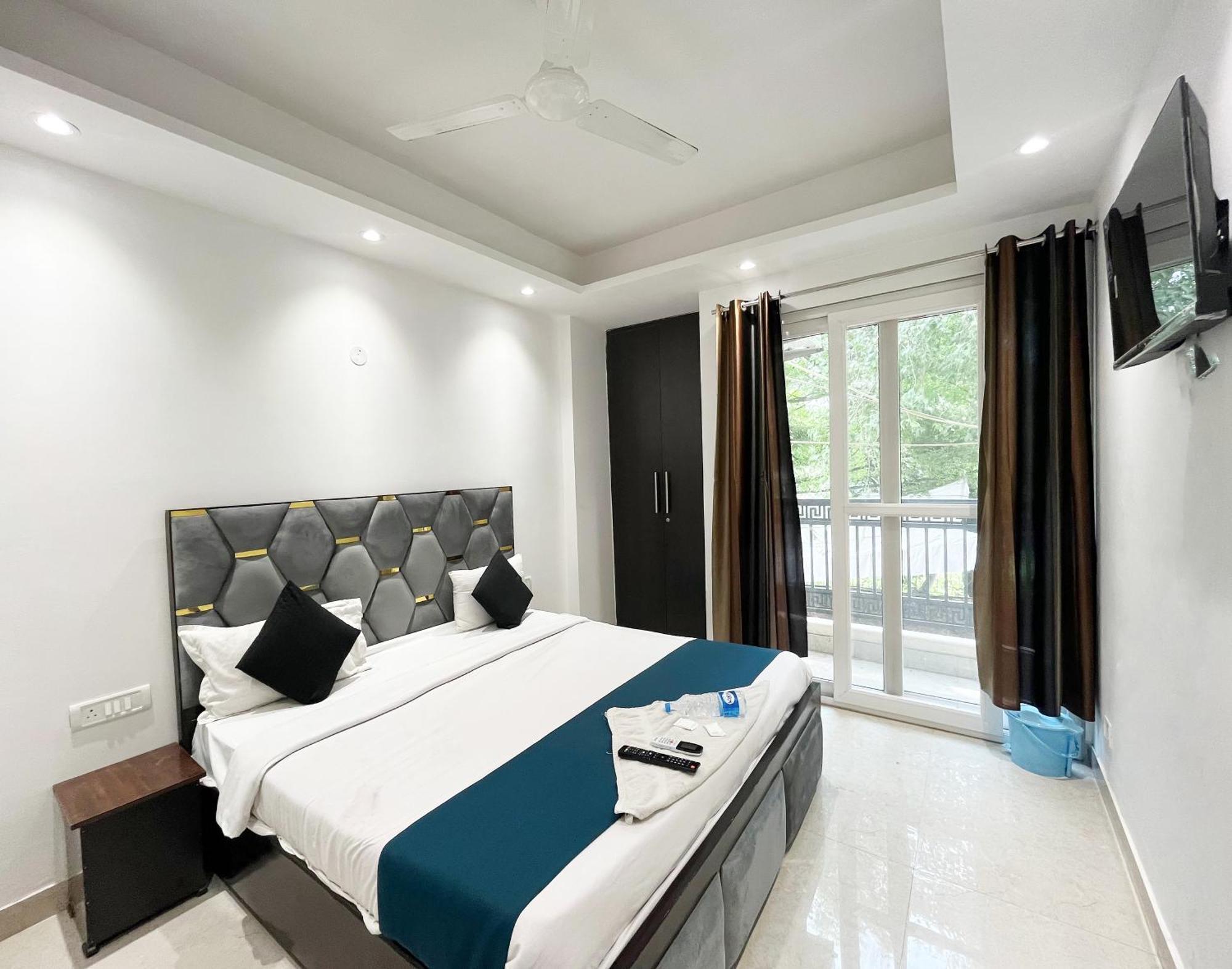 24 Malviya Nagar Couette-café 3*