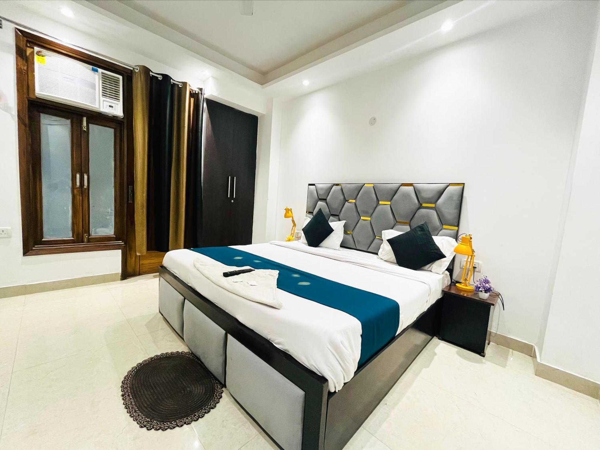 24 Malviya Nagar Couette-café New Delhi