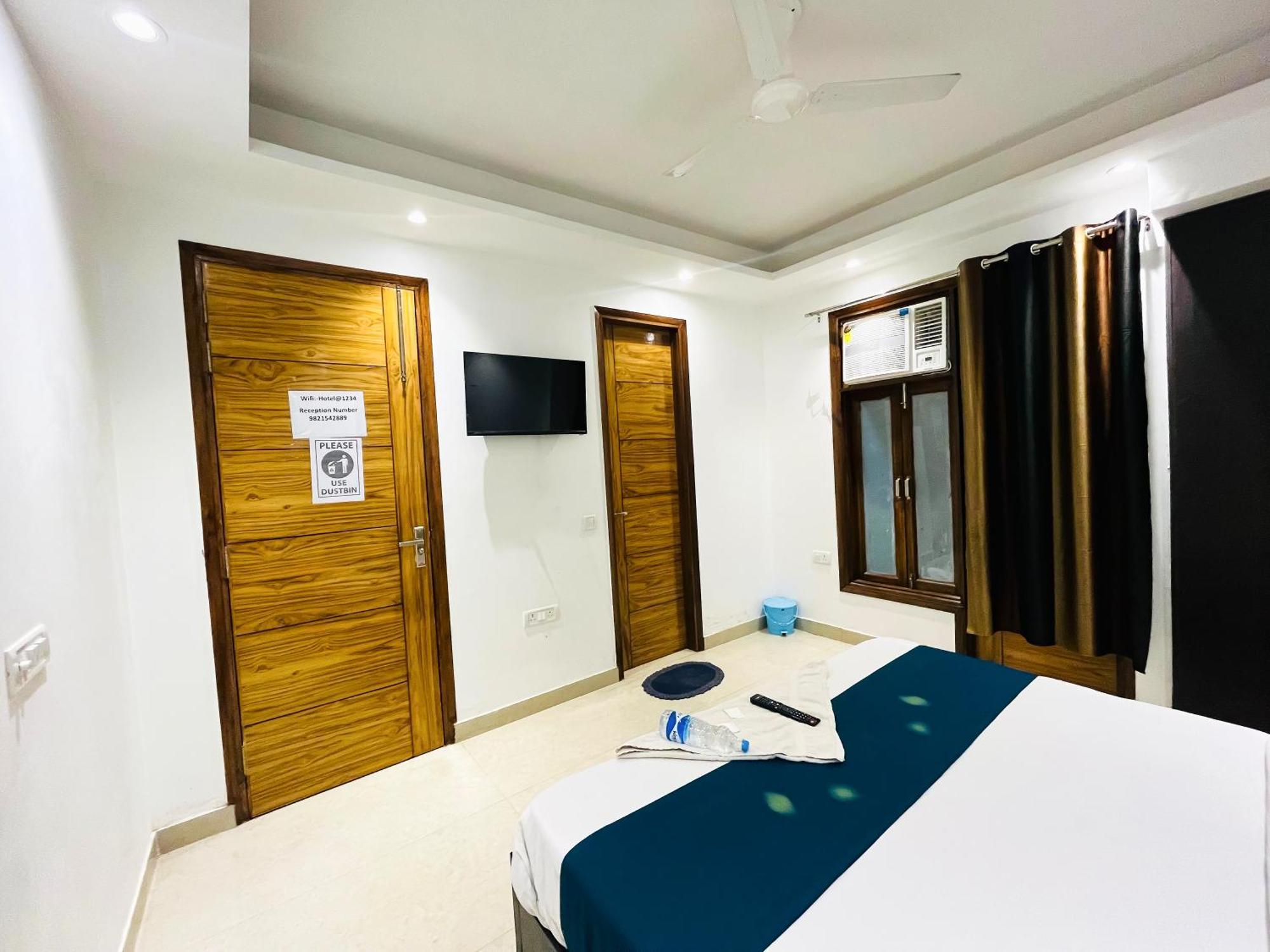 24 Malviya Nagar Couette-café