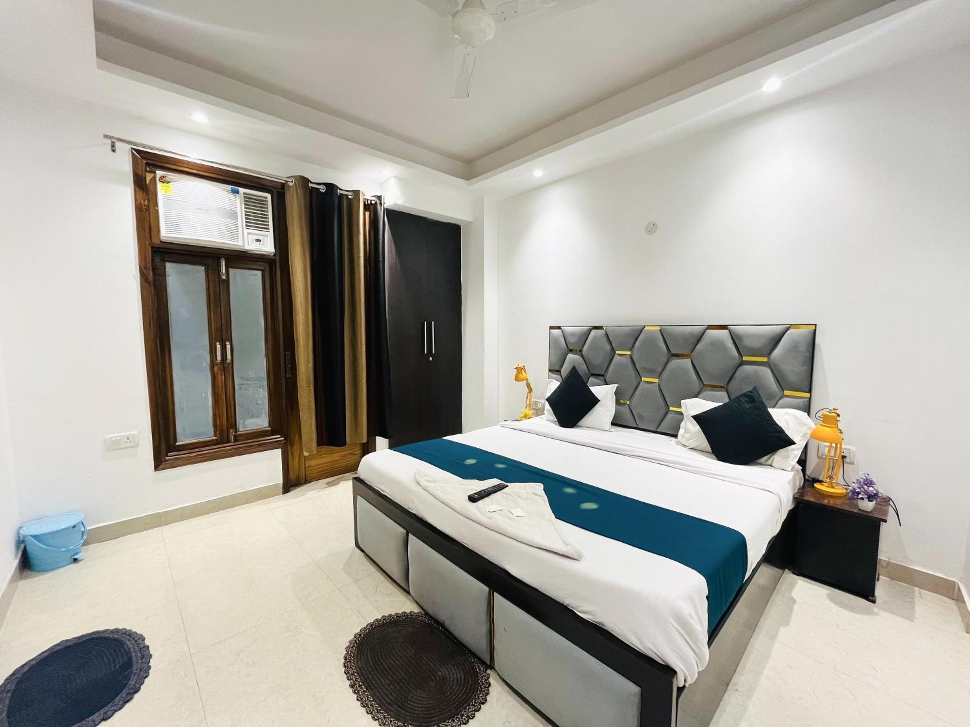 24 Malviya Nagar Couette-café 3*